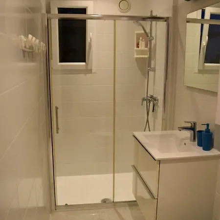 Luxury Seaview Belvedere, Apt A Апартаменты Антиб