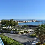 Luxury Seaview Belvedere, Apt A Daire