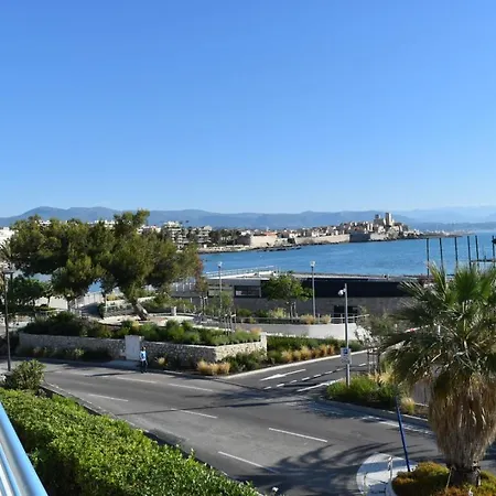Luxury Seaview Belvedere, Apt A 아파트