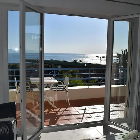 Luxury Seaview Belvedere, Apt A 아파트 *
