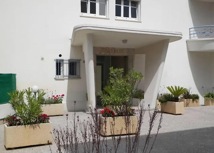 Luxury Seaview Belvedere, Apt A Апартаменты Антиб