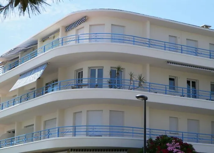 Luxury Seaview Belvedere, Apt A Антиб