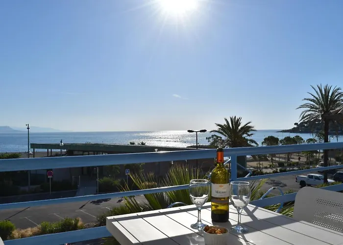 Luxury Seaview Belvedere, Apt A 昂蒂布