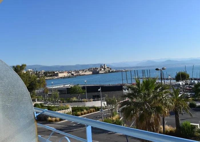 Luxury Seaview Belvedere, Apt A * 昂蒂布