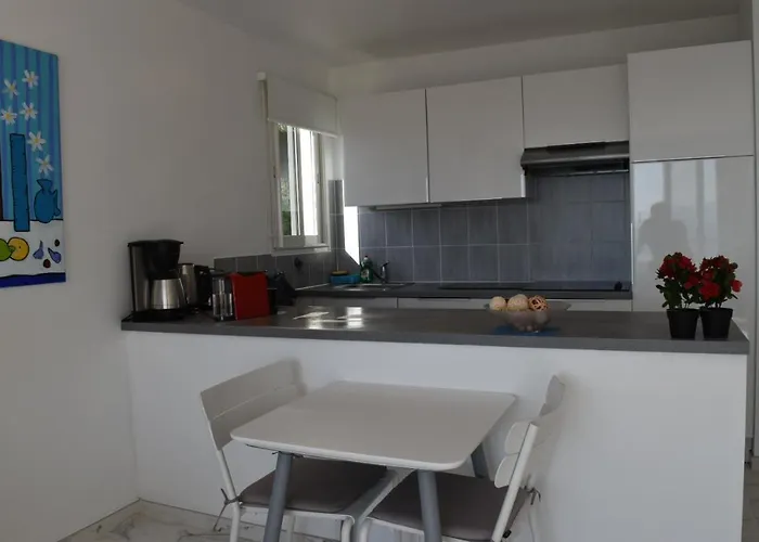 Luxury Seaview Belvedere, Apt A Антиб