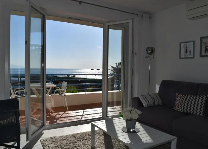 Luxury Seaview Belvedere, Apt A * 昂蒂布