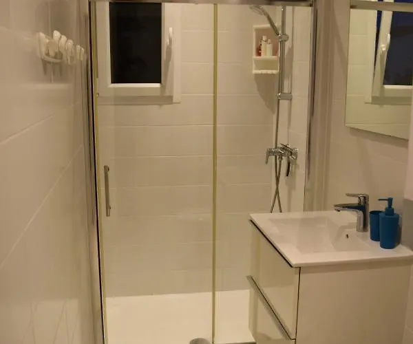 Luxury Seaview Belvedere, Apt A Апартаменты Антиб