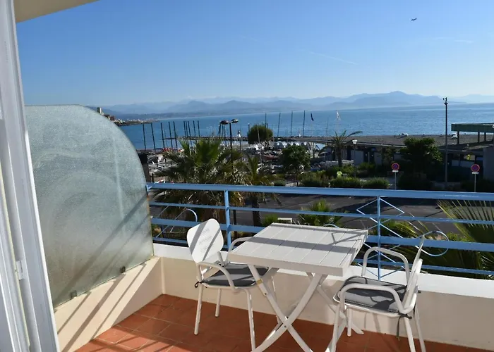 Luxury Seaview Belvedere, Apt A 昂蒂布